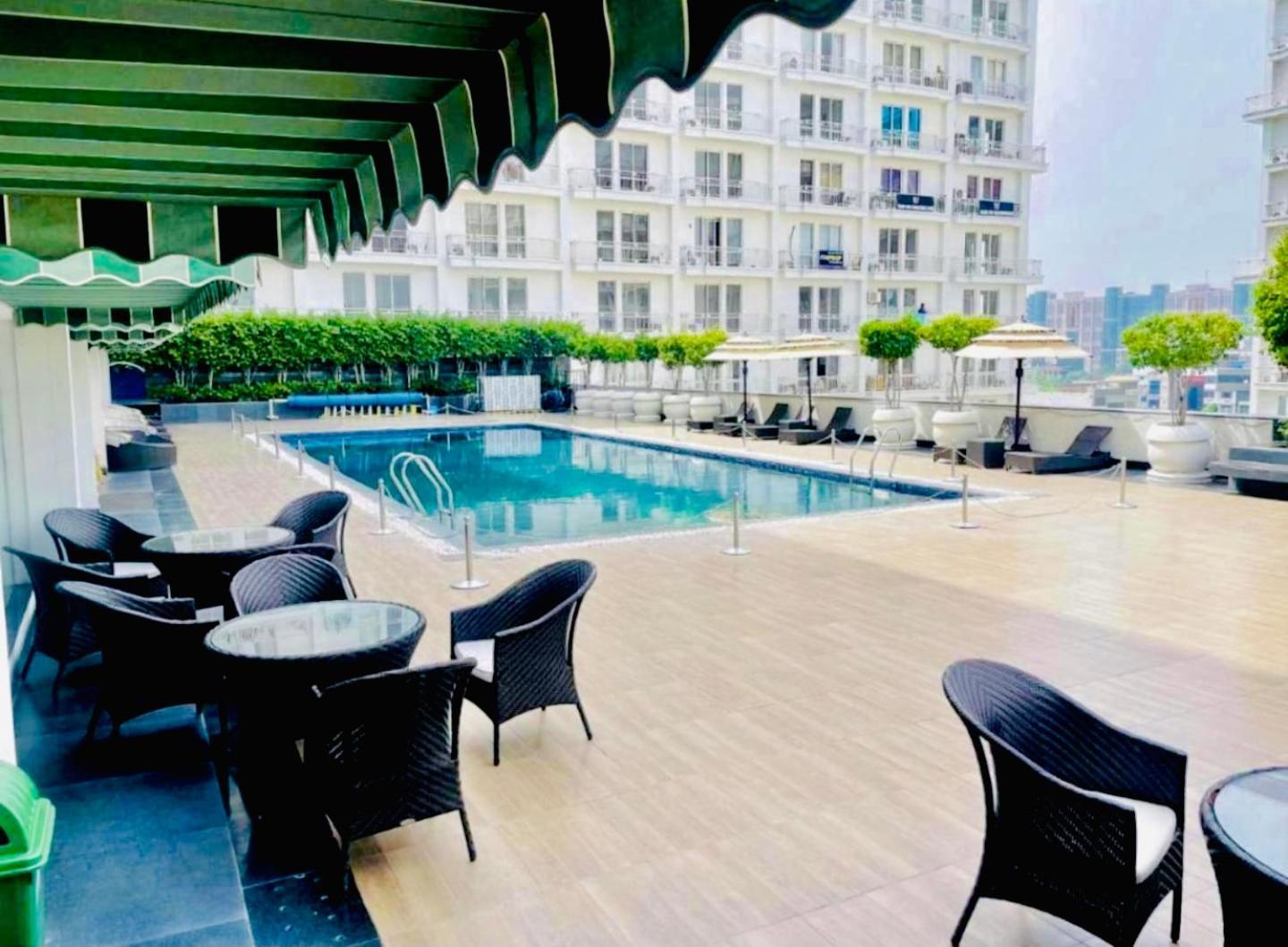Dolphin Inn & Suites Manhattan Lucknow Exterior photo